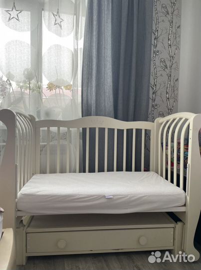 Детская кроватка с маятником + матрас