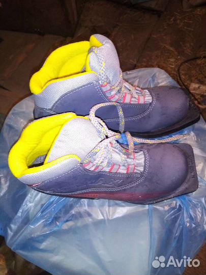 Лыжные ботинки