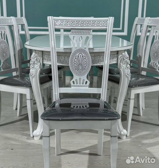 Стол и стулья