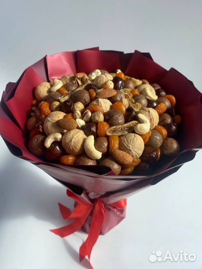 Сухофруктовый букет с орехами