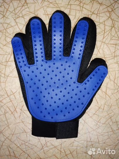 Перчатка для вычёсывания шерсти домашних животных