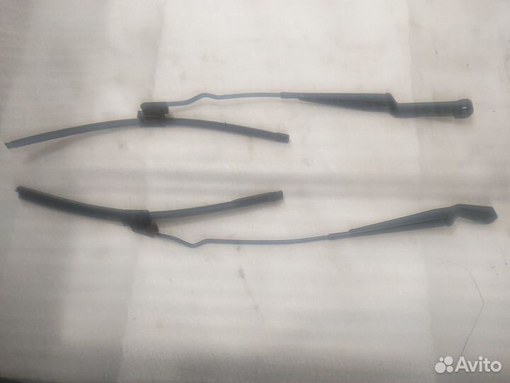 Поводок стеклоочистителя VW Golf III/Vento 1991-97