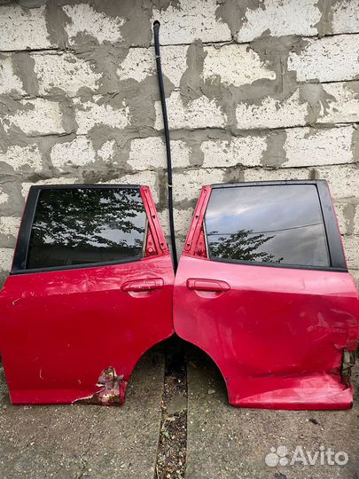 Задние двери (левая и правая) honda fit dba-gd1