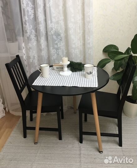 Стулья Икеа и круглый стол