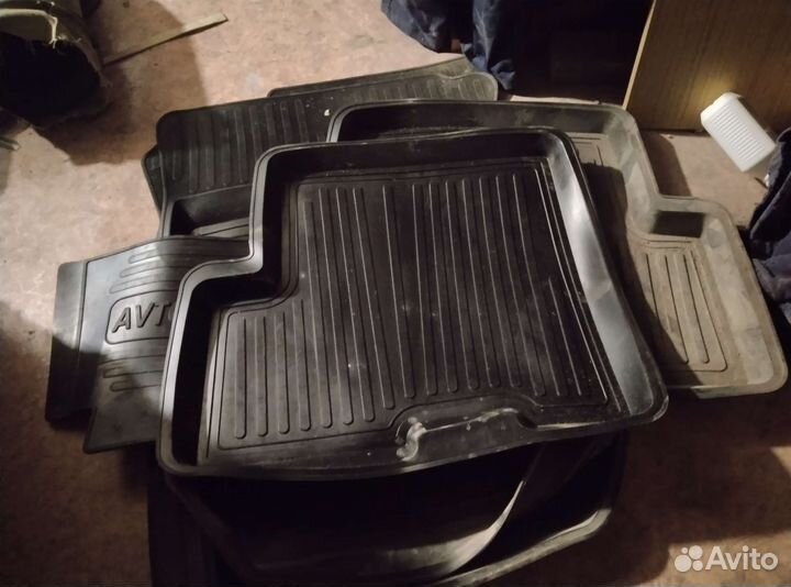 Автомобильные коврики резиновые