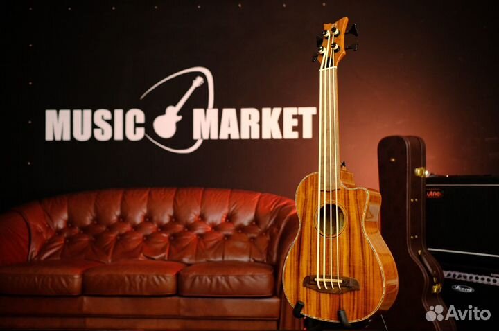 Укулеле бас со звукоснимателем Ortega (Комлпект)