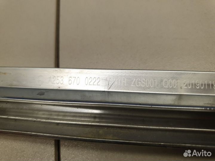 Накладка стекла заднего правого Mercedes GLC-klass