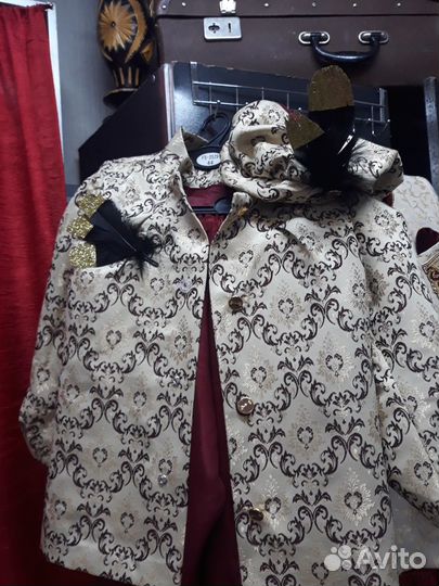 Костюм принца в отличном состоянии пошит из качест