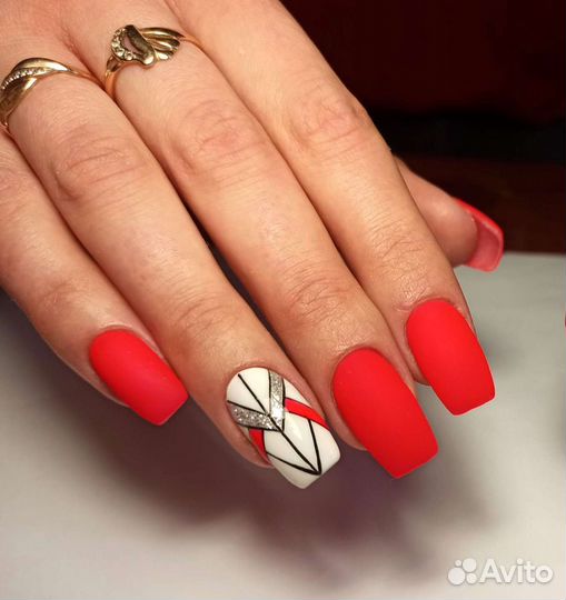Маникюр и педикюр гель-лак