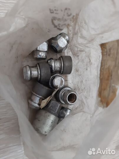 Секретные гайки Nissan