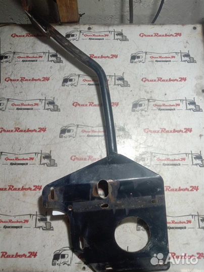 Кронштейн подкрылка передний Man Tgs 40.390 D2066