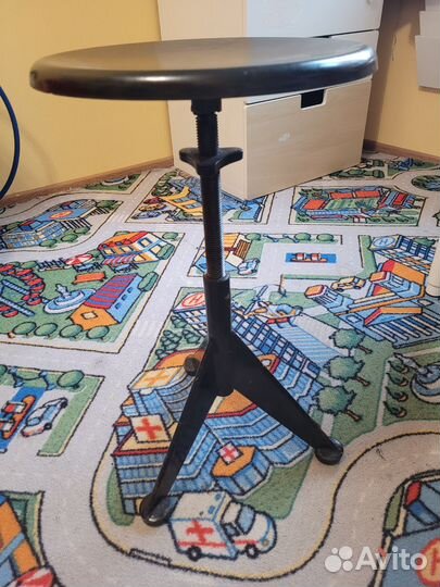 Табурет для фортепиано винтовой