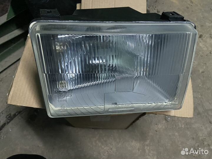 Фара передняя правая газ 31029