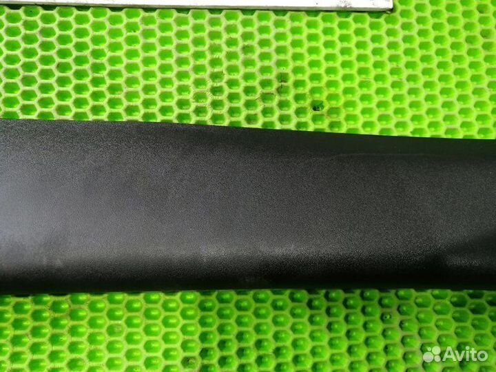 Обшивка передней стойки правая Nissan Juke F15