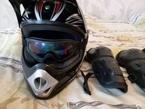 Шлем и налокотники для мотоцикла