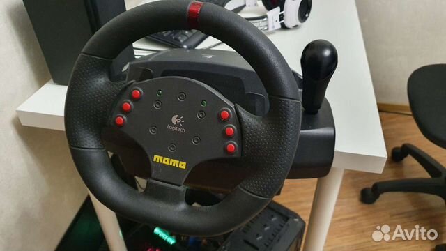 Logitech Momo Racing 900. Игровой руль Logitech Momo Racing. Logitech Momo 900 градусов. Заглушка КПП Logitech Momo Racing.