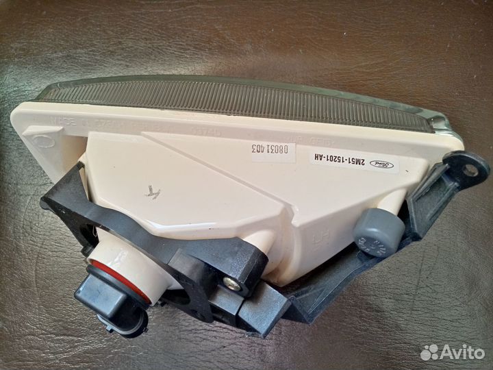 Противотуманная фара ford focus (оригинал)