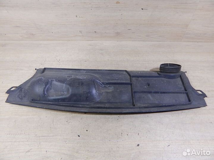 Дефлектор радиатора верхний Renault Megane 3