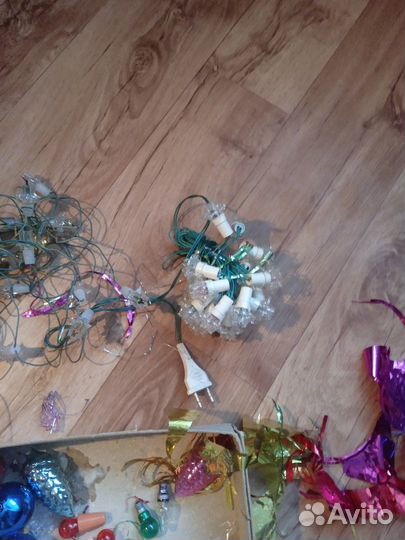 Советские елочные гирлянды и игрушки