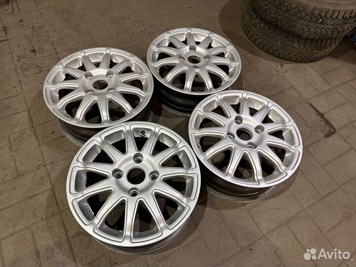 Литые диски r15 4/114.3 ц,о. 67.1