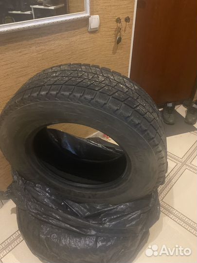 Bridgestone Blizzak Ice 265/65 R17