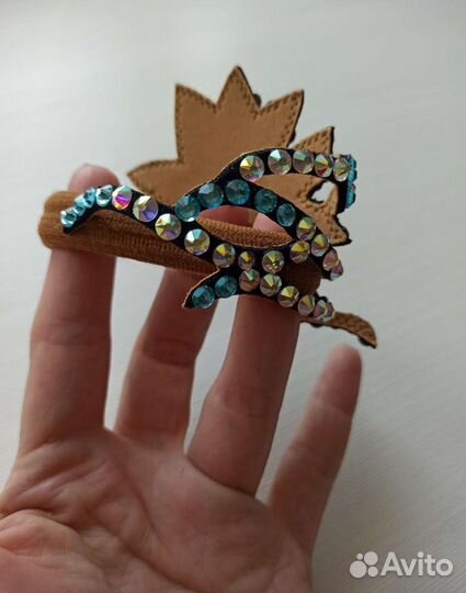 Украшение на пучок для художественной гимнастики