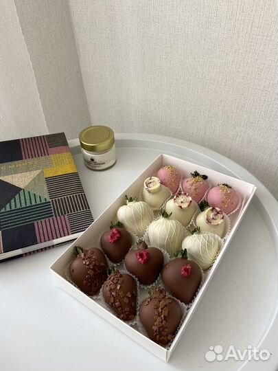 Клубника в шоколаде, сладкие подарки