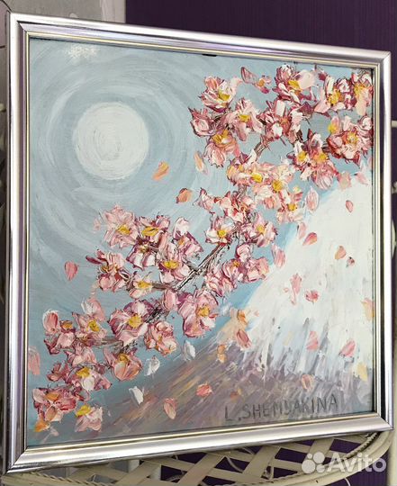 Картина маслом ветка сакуры в раме 30х30 см