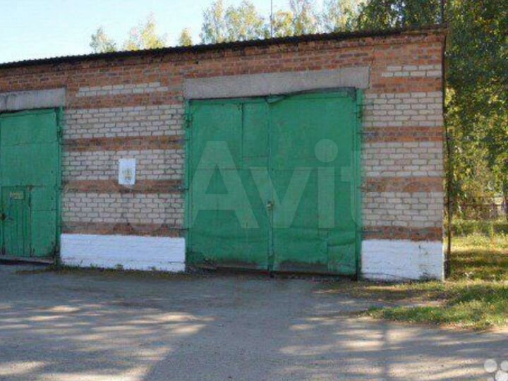 Машиноместо, > 30 м²