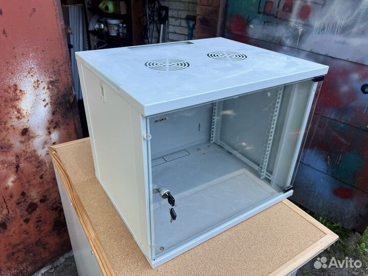 Шкаф коммутационный настенный