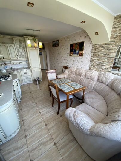 2-к. квартира, 74 м², 4/10 эт.