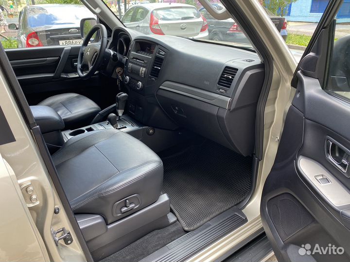 Mitsubishi Pajero 3.2 AT, 2012, 291 563 км