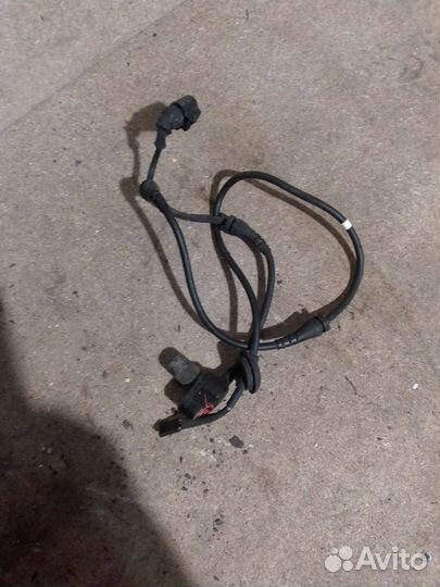 Передний датчик абс Audi A4 B6. B7