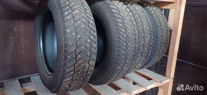 Yokohama Ice Guard IG65 215/60 R16 99T