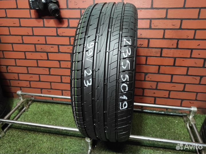 Continental ContiUltraContact UC6 235/50 R19 99V