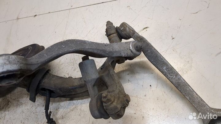 Ступица (кулак, цапфа) левая передняя Volkswagen Passat 5