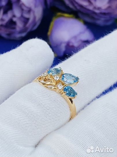 Золотое кольцо россыпь из голубых топазов