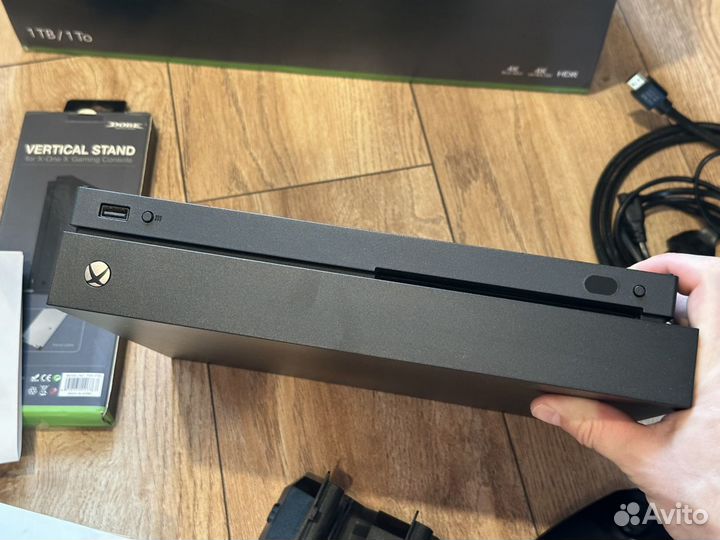 Xbox One X 1TB