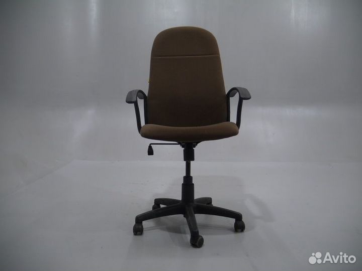 Офисное кресло