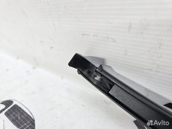 Направляющая стекла двери задняя левая Toyota