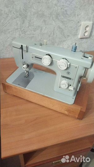 Швейная машина Подольск 142