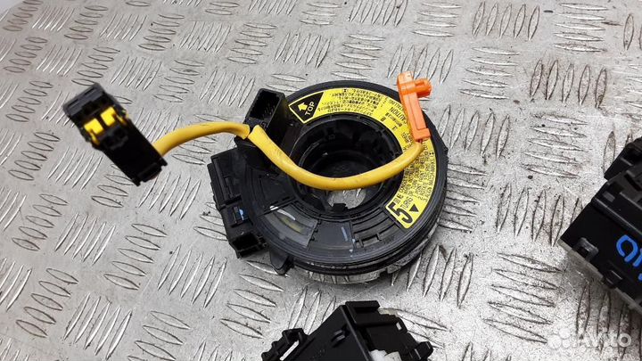 Переключатель поворотов подрулевой Toyota Corolla