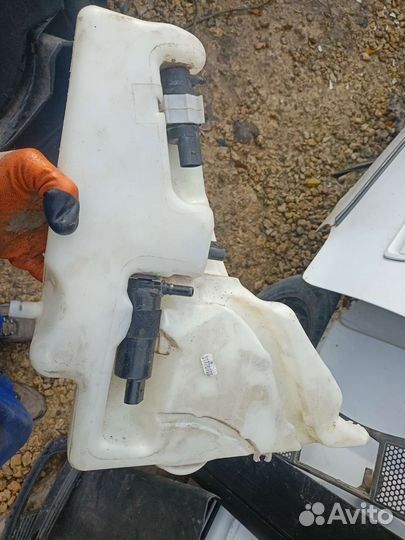 Бочок омывателя audi a4 b8