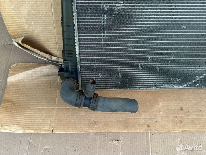 Радиатор охлаждения Opel Vivaro