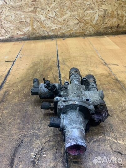 Корпус термостата Opel Astra H Z16XEP 2006