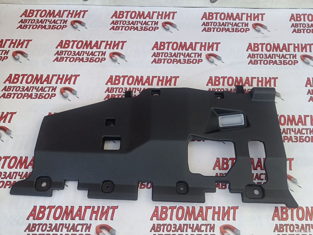 Накладка торпедо нижняя Lixiang L7