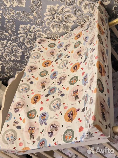 Пеленальная доска на кроватку