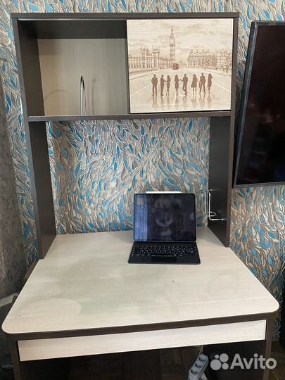 Тумбочки и школьная парта