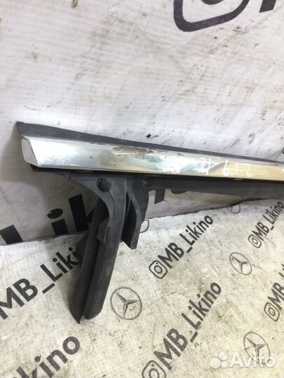 Молдинг стекла передний правый Mercedes Cls-Class
