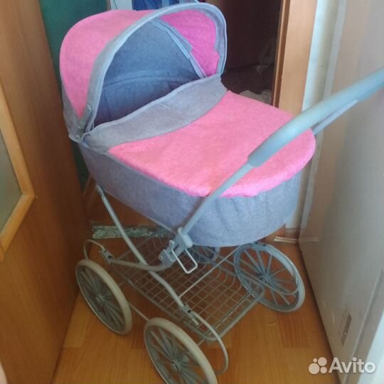 Игрушечная коляска для кукол